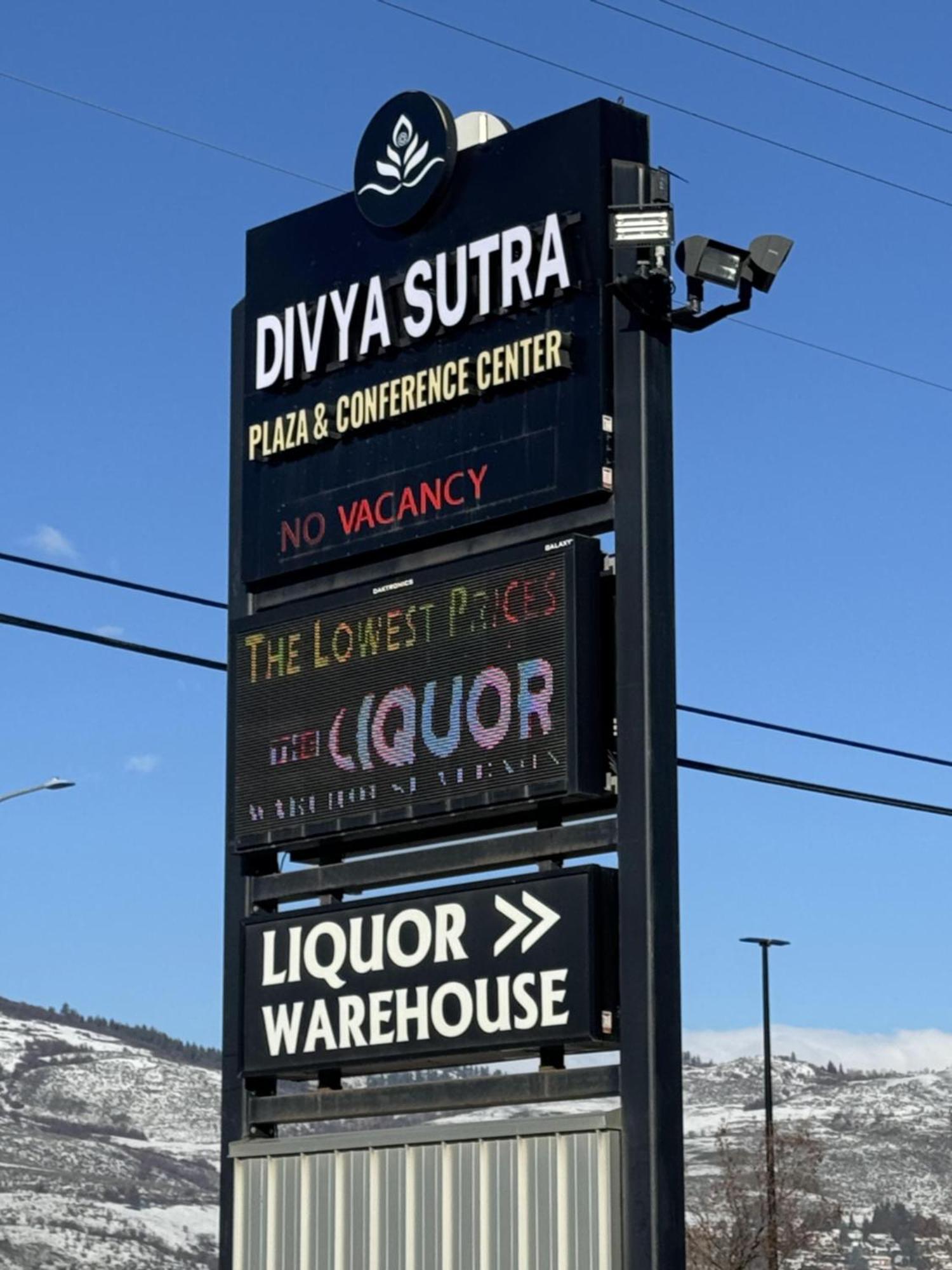Divya Sutra Plaza And Conference Centre, Vernon, Bc Zewnętrze zdjęcie